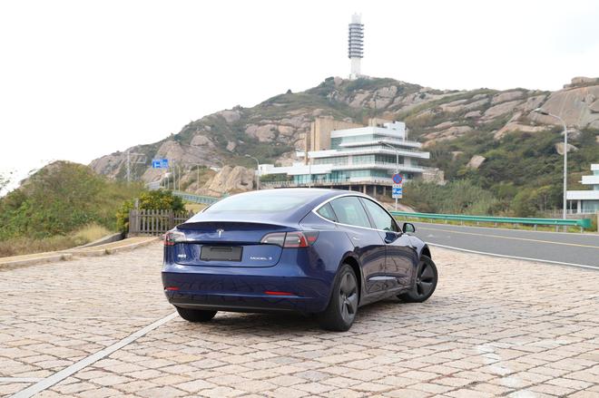 员工为首批车主 国产特斯拉MODEL 3今日交付